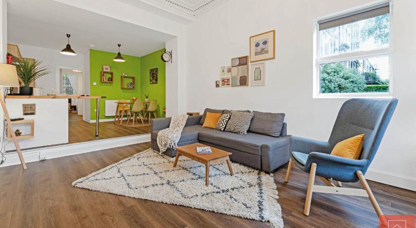 Cheerful Stays: Spacious Flat in Vibrant Leith