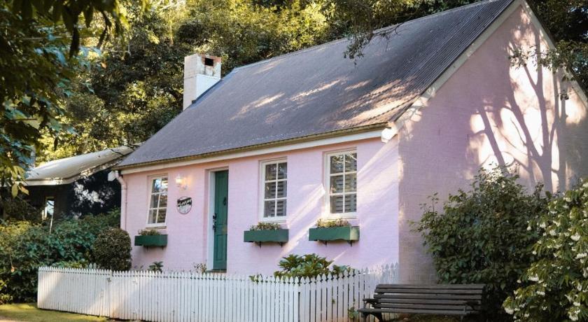 The Romantic Pink English Cottage at Tamborine Mountain