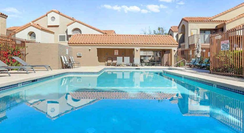 The Cool Cactus Condo with Pool and Jacuzzi