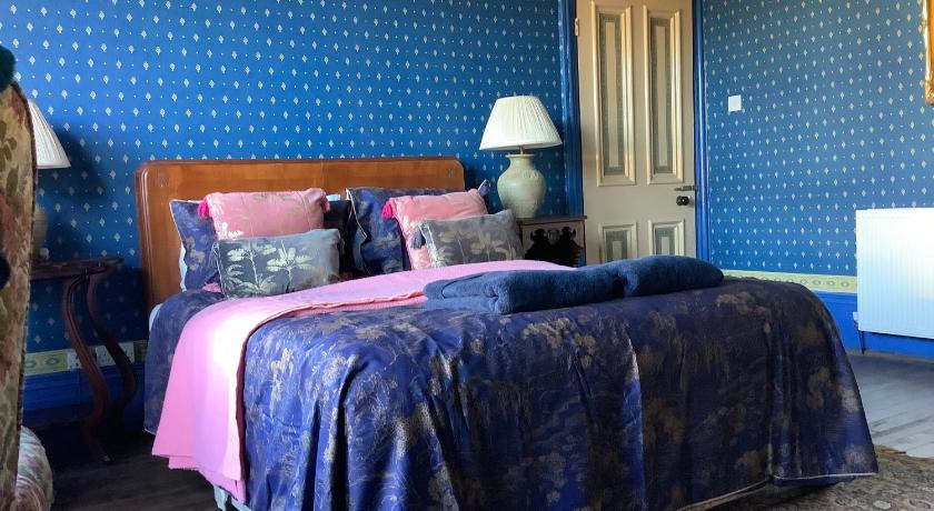 Rooms or Entire City House 6min drive to Stadium of Light