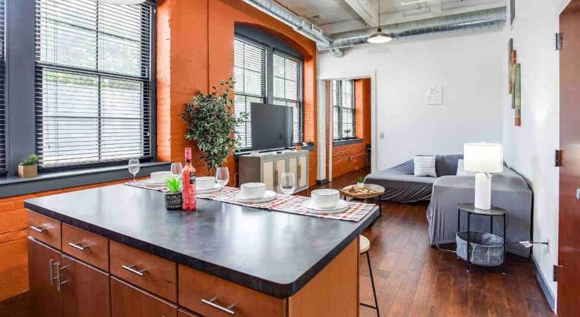 NY Style Centric Loft with King Bed by Park av