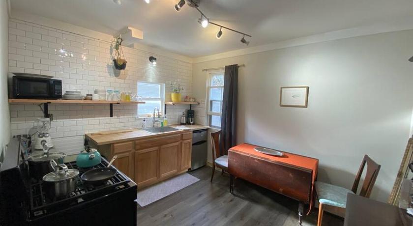 Studio Apt w Garden