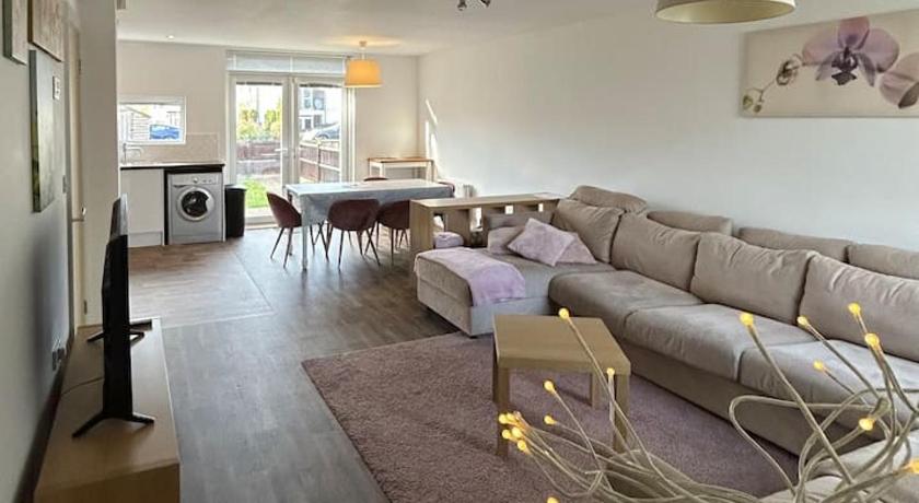 Great House + air conditioning + free car parking