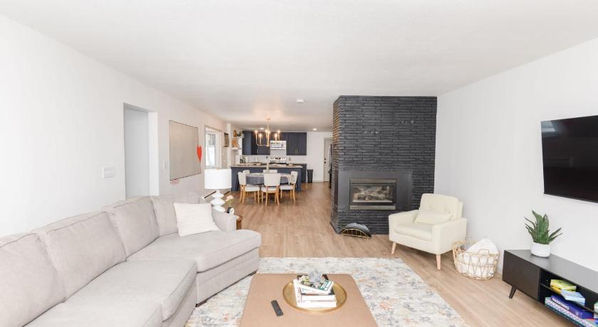 NEW Remodeled Townhome in Central Fargo