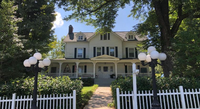 Love Lane Bed & Breakfast