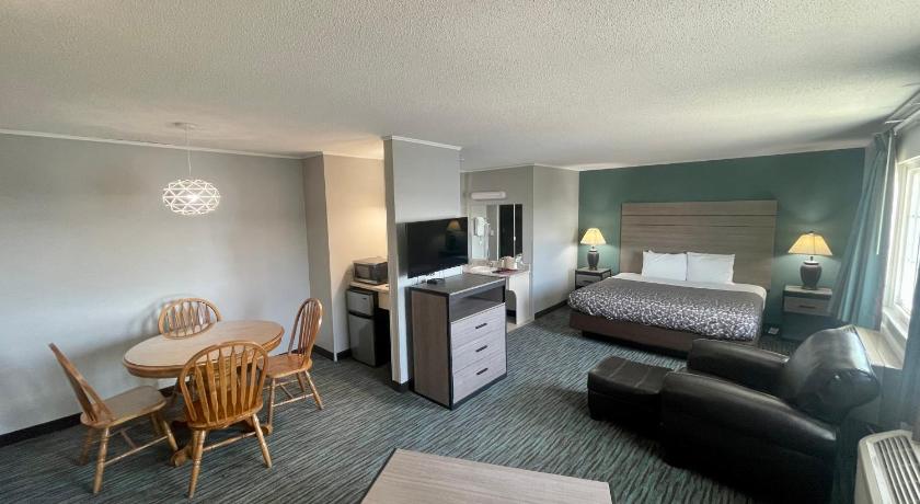 Countryside Inn & Suites CB I80/I29.
