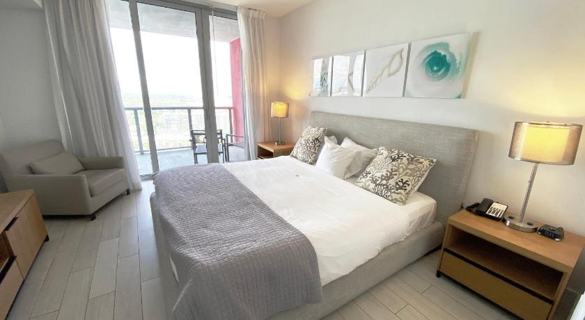 Upscale Beach Apartment, Style, Views & Complete Kitchen -28A