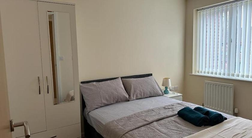 Rooms 7 minutes from Etihad