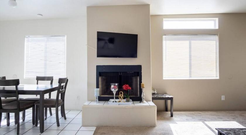 Comfortable and Bright 3-Bedroom Home in Tucson