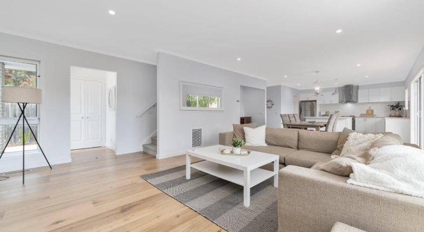 Rosebud Lovely House 2 - Mornington Peninsula 4 BR 3 Bath 2 story holiday house - BBQ - Beach - Hot 