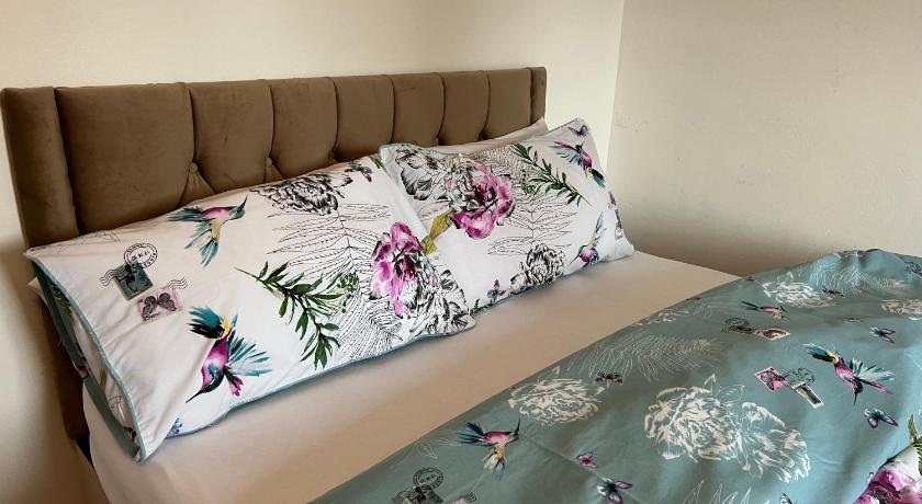 The Grande Residence - Close to Central London & Next to Northfield Tube station