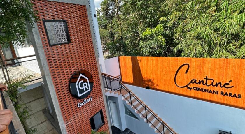 Cendhani Raras Gallery