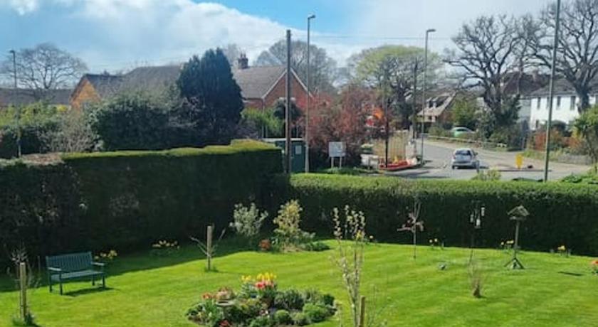 Spacious self contained flat in superb location