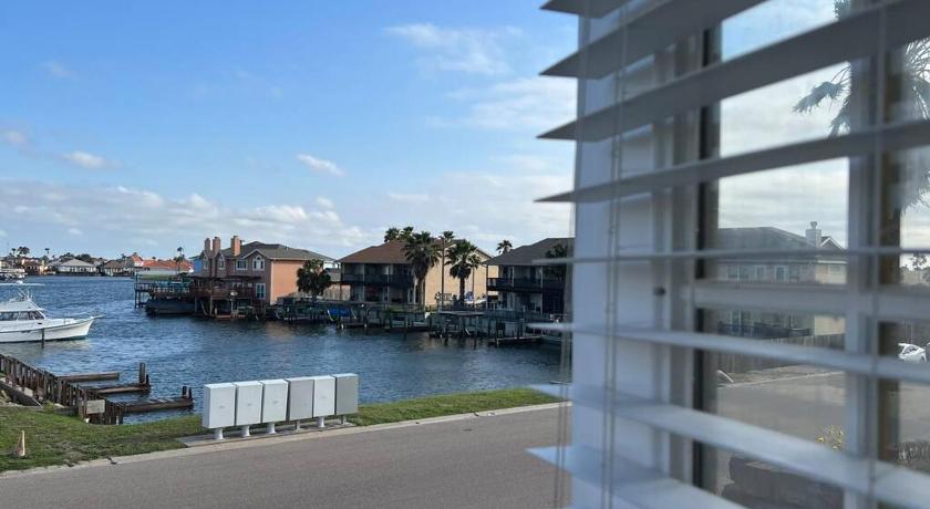 Waterview Townhouse 4-Bedrooms