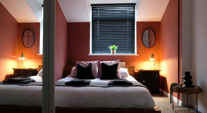 Cosy Chester home - 0.6 miles from the centre