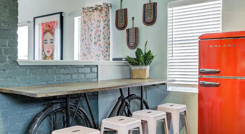 Snuggle Inn - satisfy your wanderlust in Central NW OKC