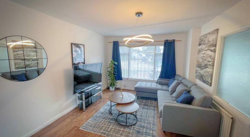 House in Colnbrook near Windsor & Heathrow