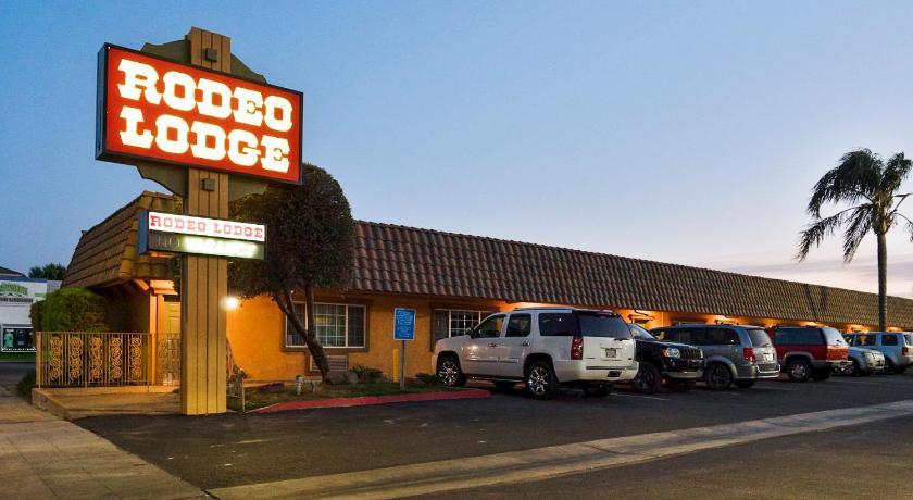 Rodeo Lodge