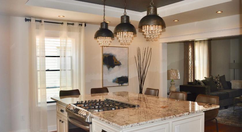 Luxury Home w/ Private Patio Mins away from DT RC