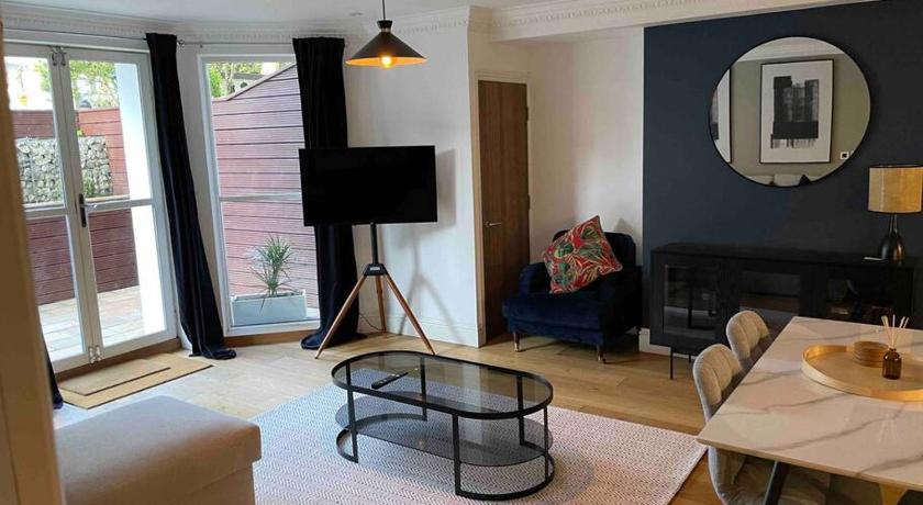 Stunning apartment by The Leas, West End