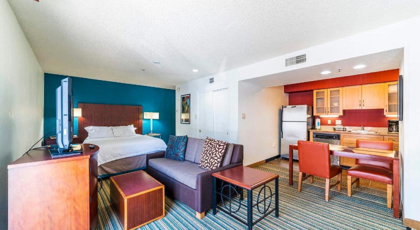 Metro PHX STUDIO QUEEN sleeps 4 HEATED POOL