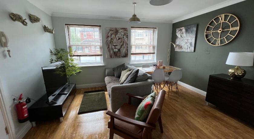 Ground floor apartment, central location with free parking