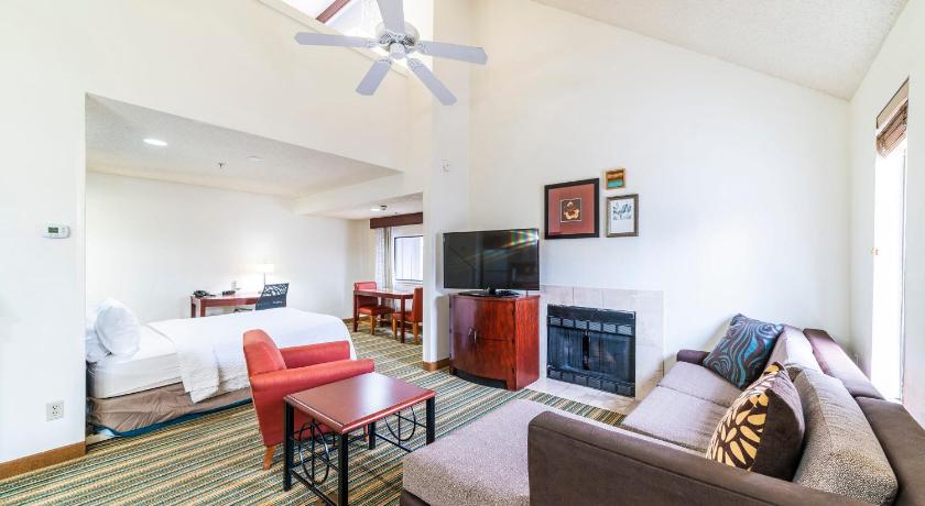 Metro Phoenix Loft sleeps 6