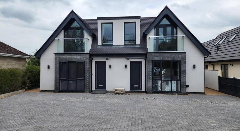 Paradigm Court, Luxury 2-Bedroom Apartment F3, Oxford