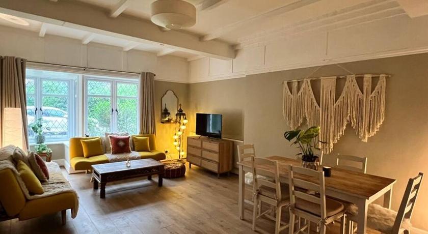Beautiful flat sleeps 4 in Taplow Maidenhead Near Windsor and Ascot racecourses Near Legoland