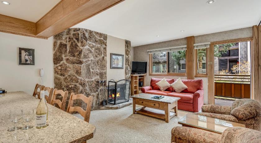 Laurelwood Condominiums 407