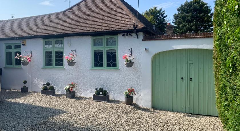 Wychwood A Beautiful Country Style Bungalow