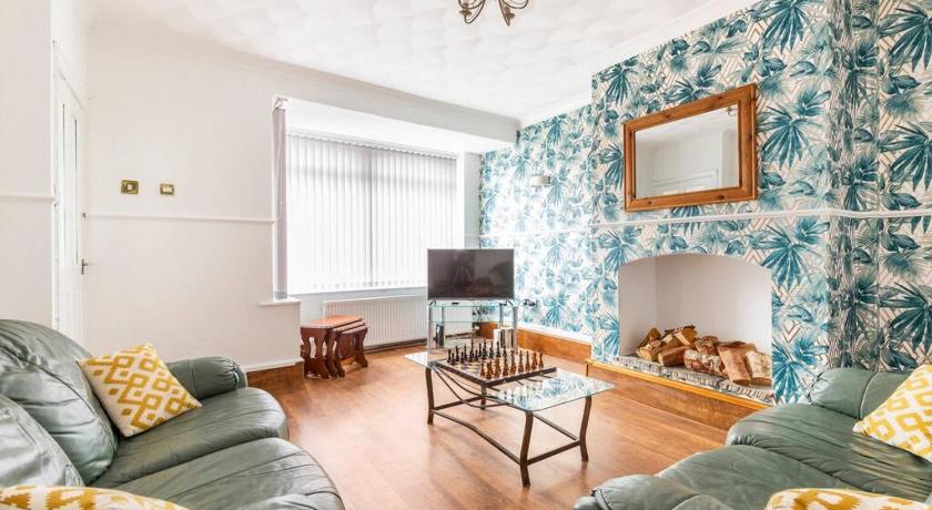 Memory Lane - beautifully renovated house close to motorway networks