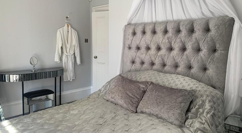 Pollokshields Burgh Hall Lodge Houses