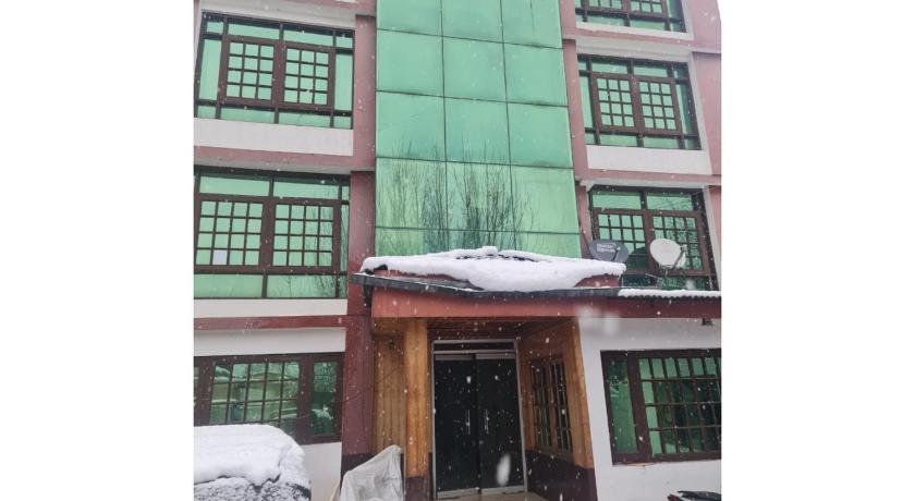 Hotel Ameera, Srinagar