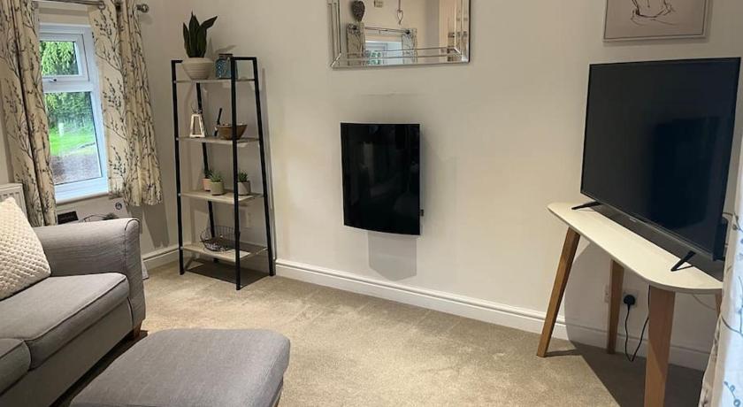 North Cottage Marlfields Hall, Stunning Location