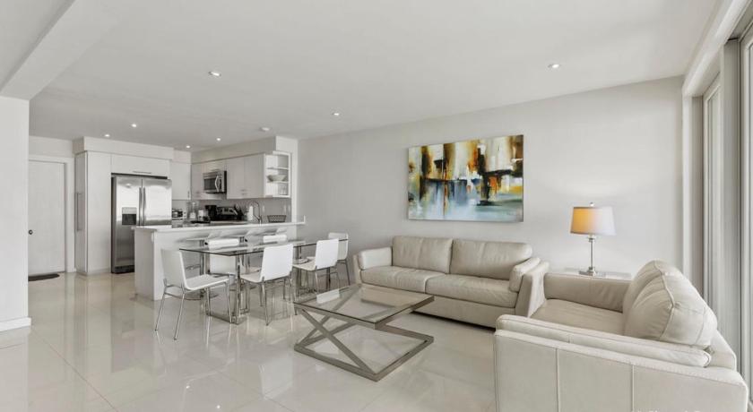 Ocean Breeze Retreat 2bed 2bath, Heated Pool!