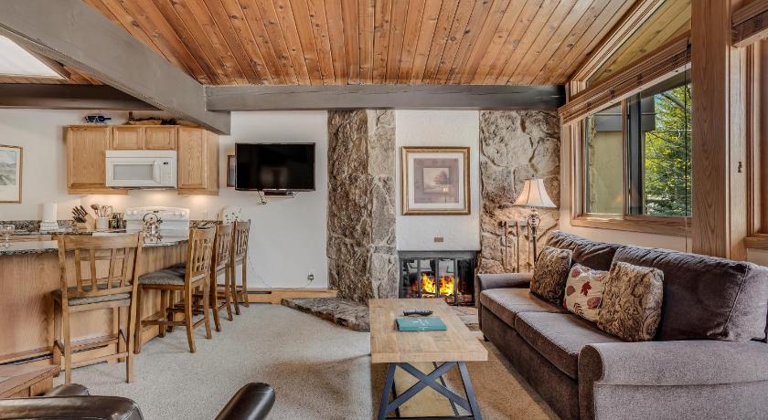 Laurelwood Condominiums 208