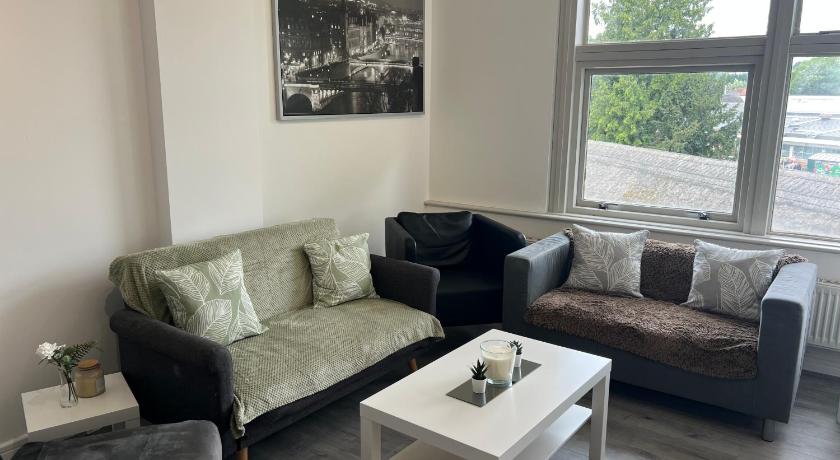 3 Bedroom Flat in Town Centre