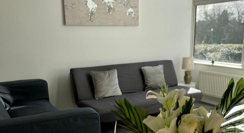 2 Bedroom Flat Ground Floor in Town Center