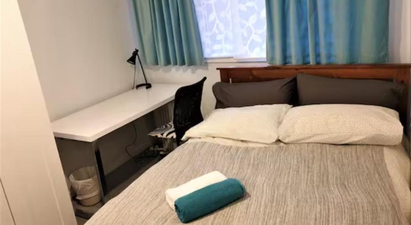 Dana-Private Room in a Shared House-Close to City & ANU-2