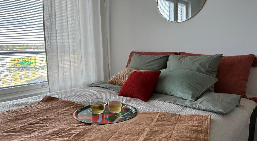 Near center w/ smart-TV, tram stop and gym visit 이미지