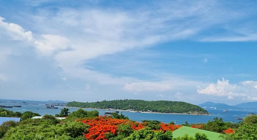 Sawasdee Sichang Resort