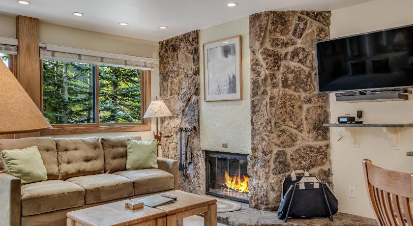 Laurelwood Condominiums 207