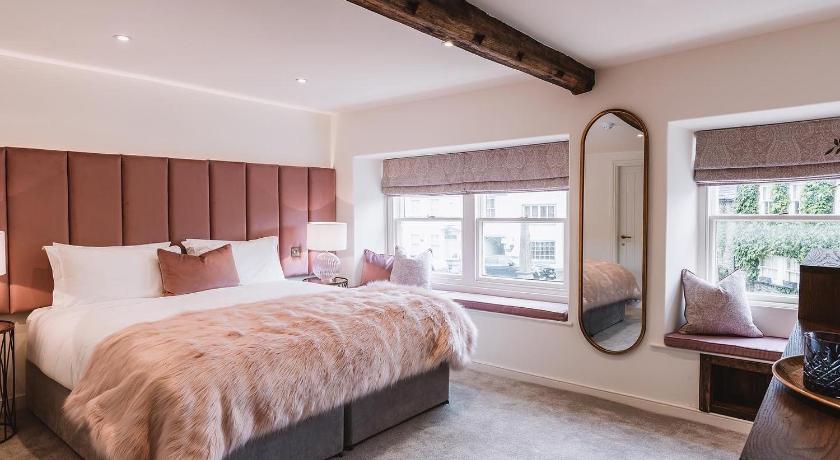 Coffee & Stays at Cartmel Square