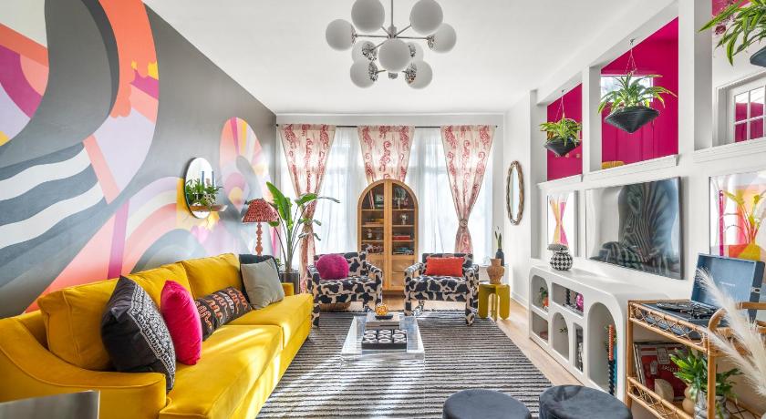 INSTA worthy Home! *Sleeps 8* - Walker's Point!