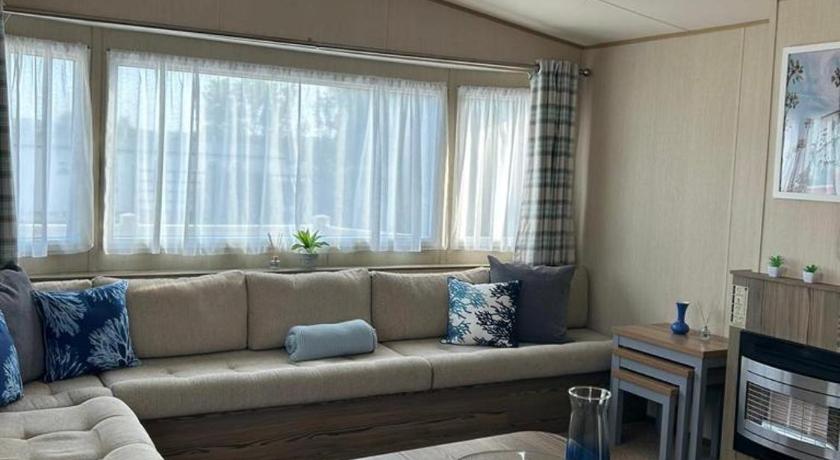 Tarka Holiday Park - Summer Breeze - Coastal Breaks - North Devon - Braunton-Barnstaple