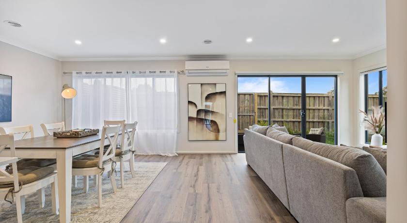 Ballarat Modern Oasis, Stylish 3 bedroom 2 bathroom Retreat, Newly build, New appliances, beds and f