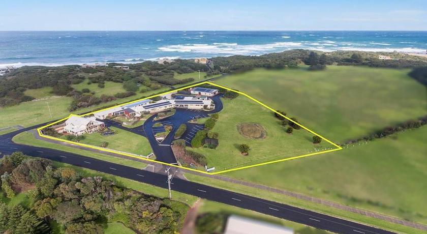 Logans Beach Apartments - Elements