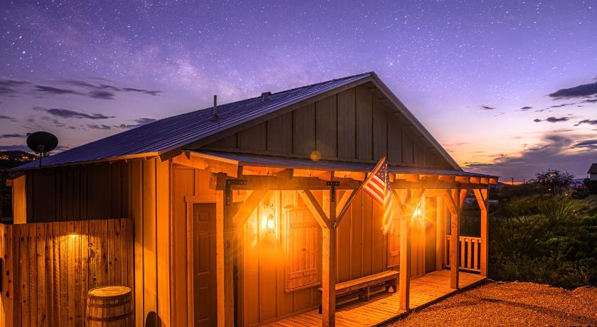 -Pet Friendly- Miners Cabin #6 - King Bed with Private Balcony