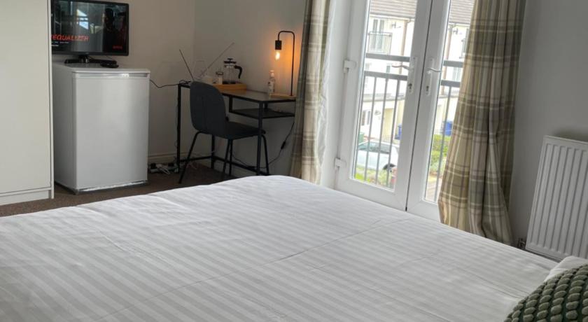 Luxury Rooms In Furnished Guests-Only House Free WiFi West Thurrock